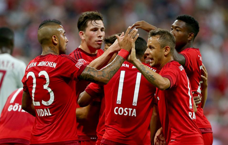L&#39;esultanza dei giocatori del Bayern dopo il gol di Bernat. Getty Images